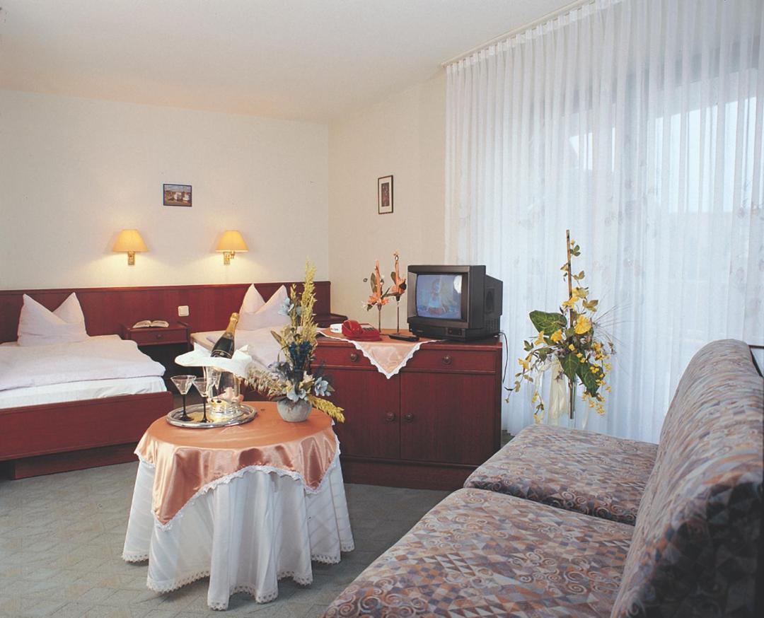 Hotel Zur Schmiede Alsfeld Exteriör bild